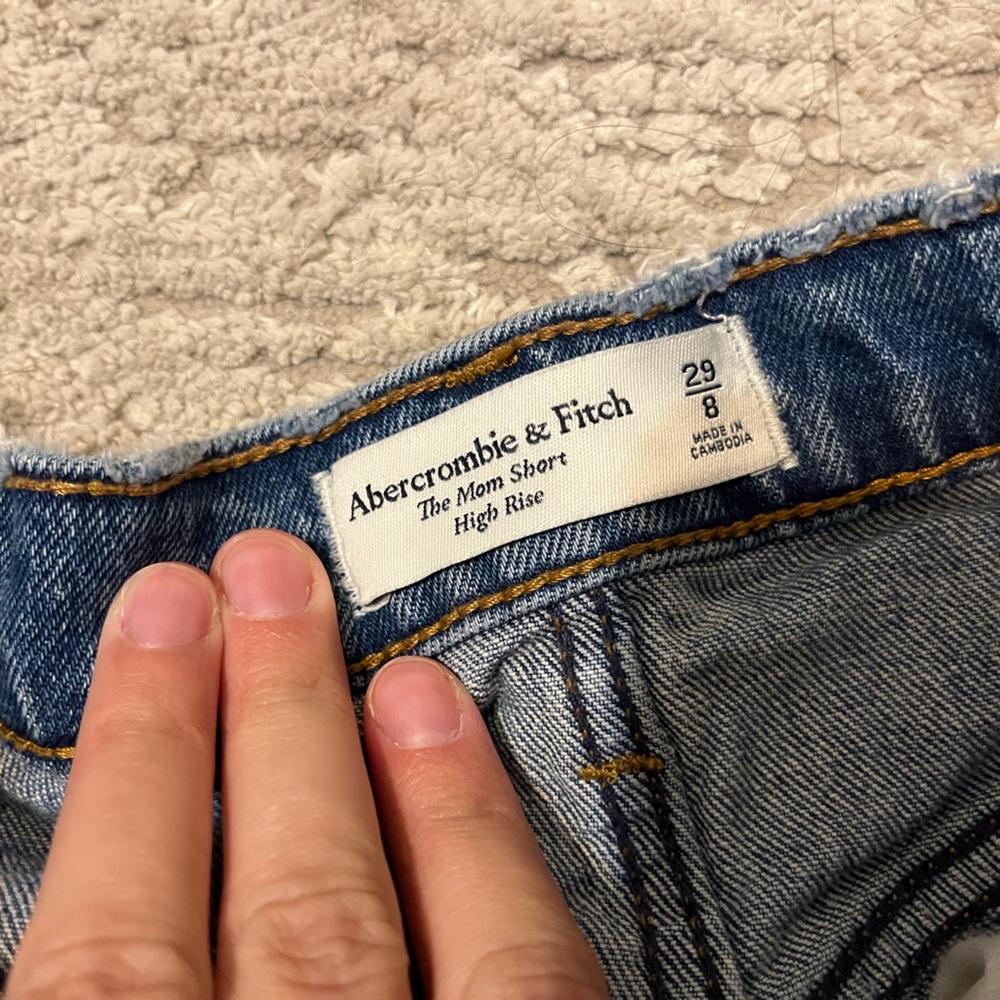 Abercrombie Mom Short High Rise - Picture 3 of 3